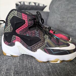 NIKE BOYS GS LEBRON XIII 13 836436-910  SIZE 6.5Y W8 M6.5